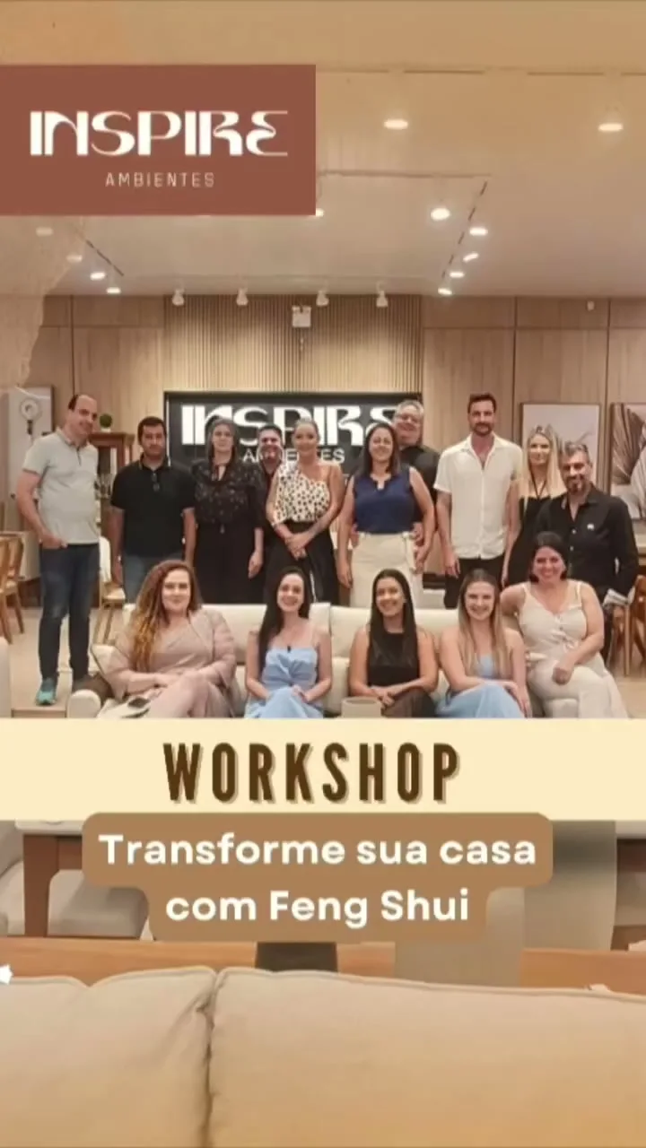 Turma reunida ao final de um workshop sobre Feng Shui em loja de ambientes